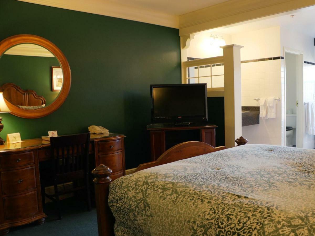 Standard Queen Room